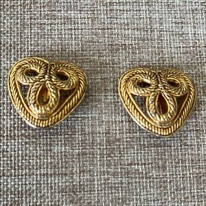 Vintage Carol Dauplaise Gold Tone Heart Clip On Earrings